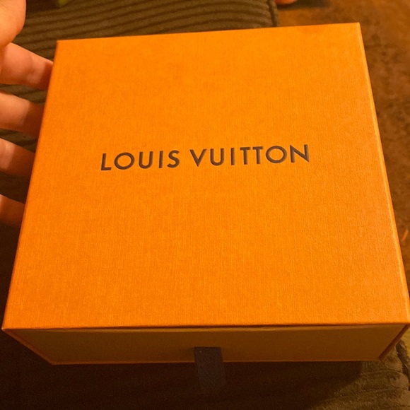 NWT Louis Vuitton 40 REV. MNG CH. 110
LIMITED TIME BLACK FRIDAY PRICE - Picture 2 of 7